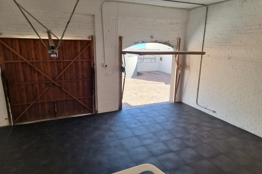 4 Bedroom Property for Sale in Beachfront Western Cape